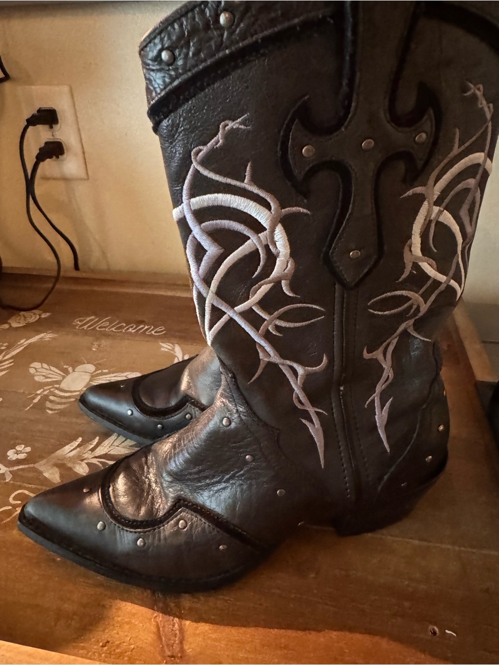Durango flirt /crush Black Western Boots with Light Gray Embroidery